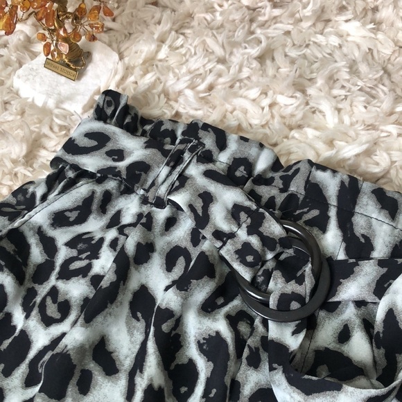 LOVE TREE | NWT Love Tree Black + Gray Animal Print Buckle High Waist Skort, S - Picture 2 of 6